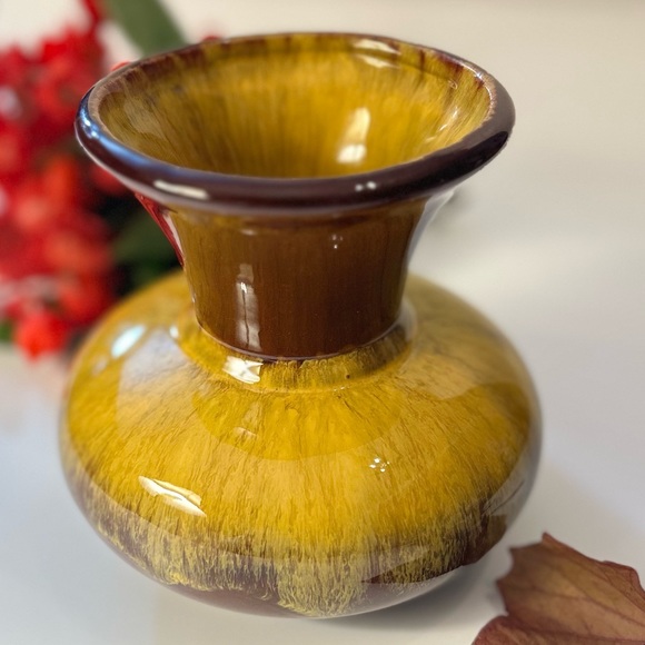 *EUC* Vintage MCM Blue Mountain Pottery Flower Vase in the Harvest Gold Glaze - Picture 3 of 9